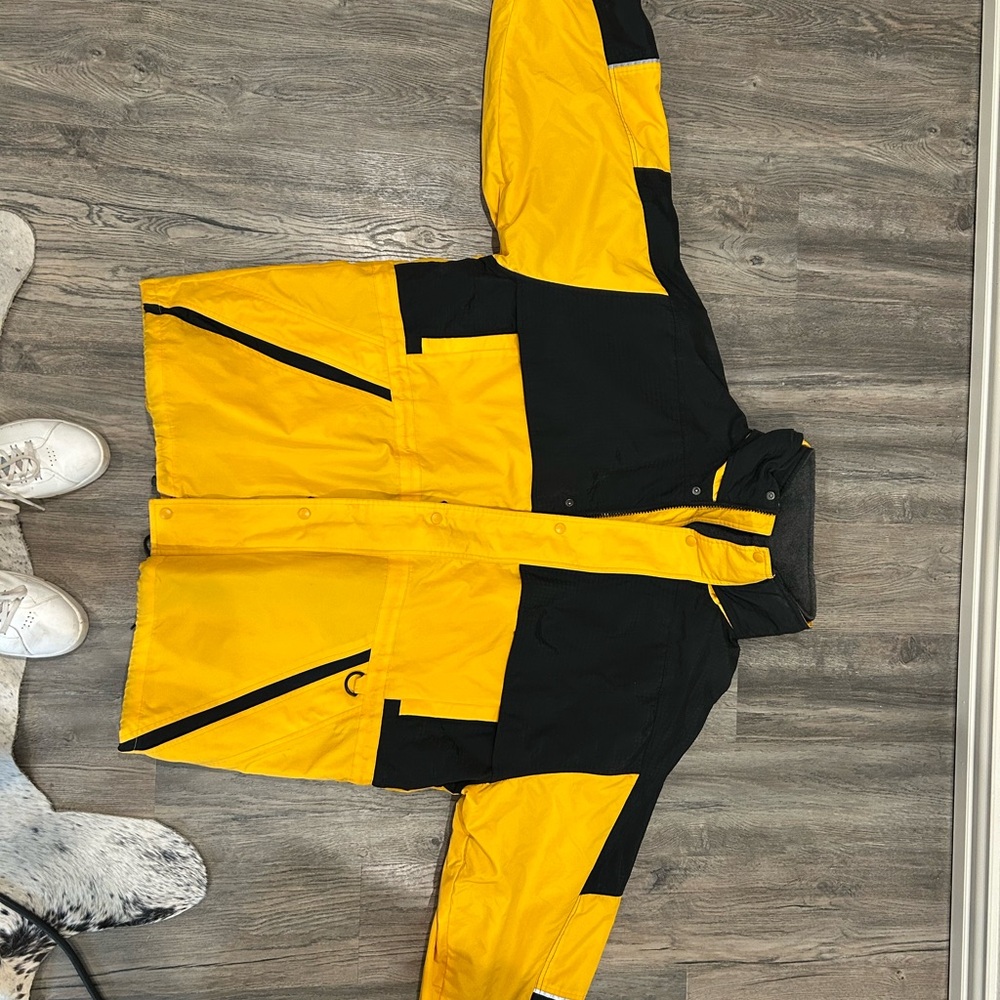 Men’s Yellow and Black Ski Jacket